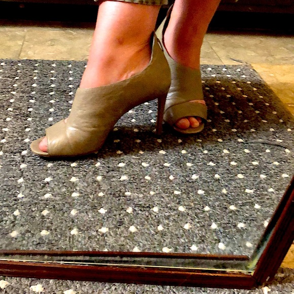 Coach designer heels Manhattan beige taupe color leather rare sz6.5 - Picture 4 of 13